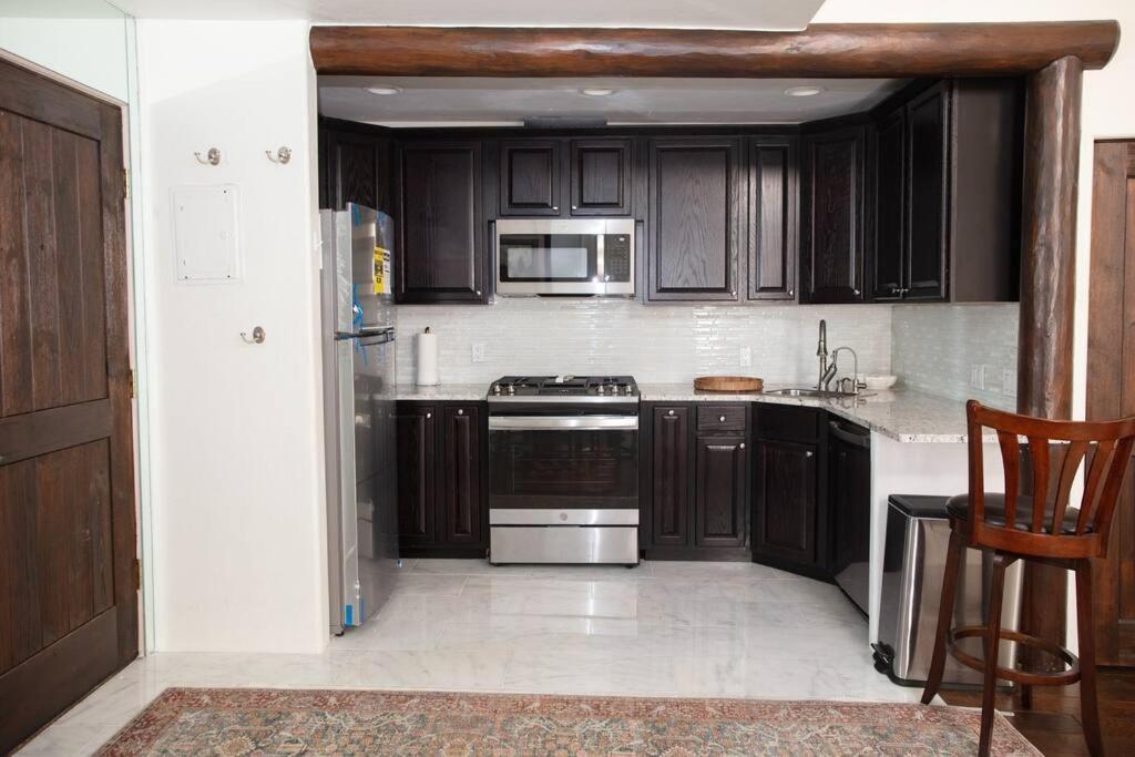 Aspen Stash Pad With Fireplace, Parking, W/D Екстериор снимка